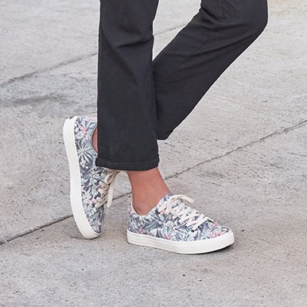 Taos Plim Soul Black Tropical Canvas Casual Sneakers